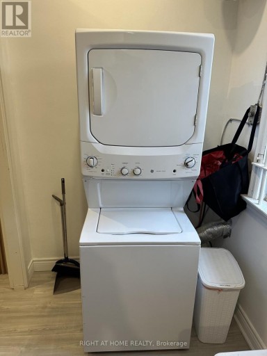 ROOM 2 - 1639 EGLINTON AVENUE W, Toronto (Oakwood Village), Ontario, M6E2H1