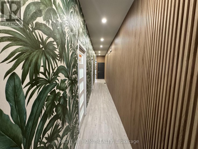 ROOM 2 - 1639 EGLINTON AVENUE W, Toronto (Oakwood Village), Ontario, M6E2H1