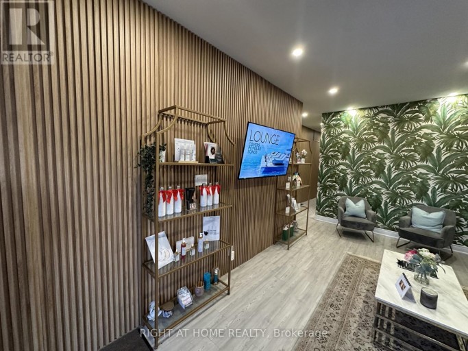 ROOM 2 - 1639 EGLINTON AVENUE W, Toronto (Oakwood Village), Ontario, M6E2H1