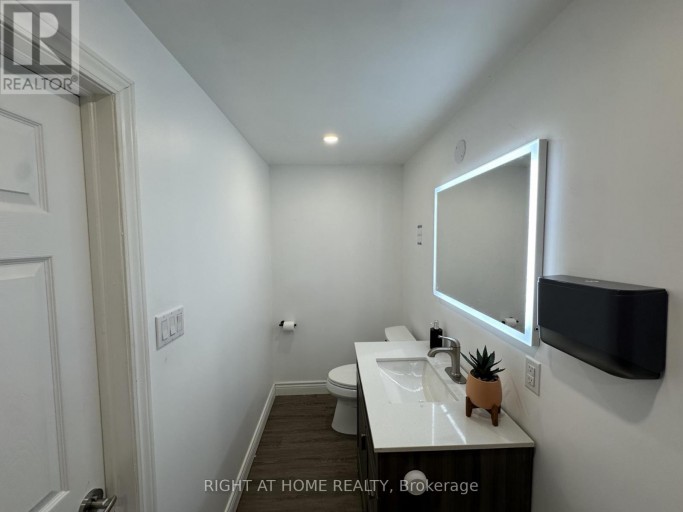 ROOM 2 - 1639 EGLINTON AVENUE W, Toronto (Oakwood Village), Ontario, M6E2H1