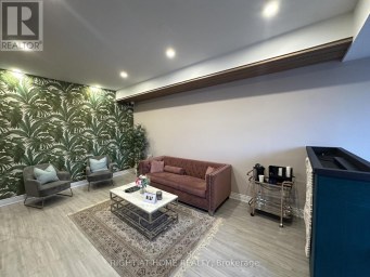 ROOM 2 - 1639 EGLINTON AVENUE W Toronto (Oakwood Village) Ontario photo 3