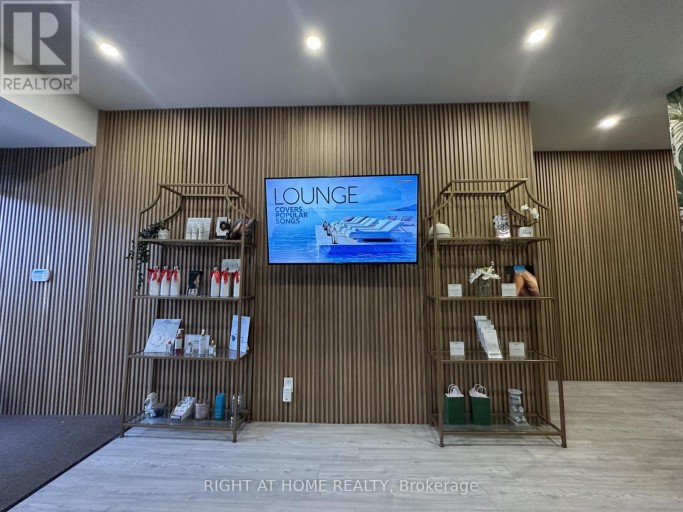 ROOM 2 - 1639 EGLINTON AVENUE W, Toronto (Oakwood Village), Ontario, M6E2H1