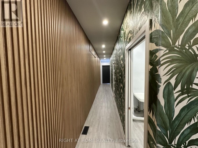 ROOM 2 - 1639 EGLINTON AVENUE W, Toronto (Oakwood Village), Ontario, M6E2H1