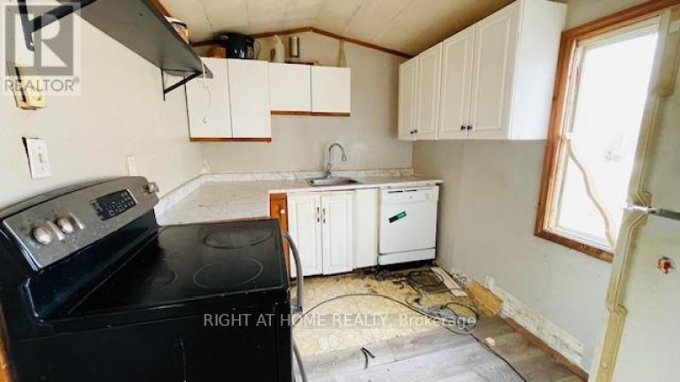 26 GEORGE AVENUE, Wasaga Beach, Ontario, L9Z2X9