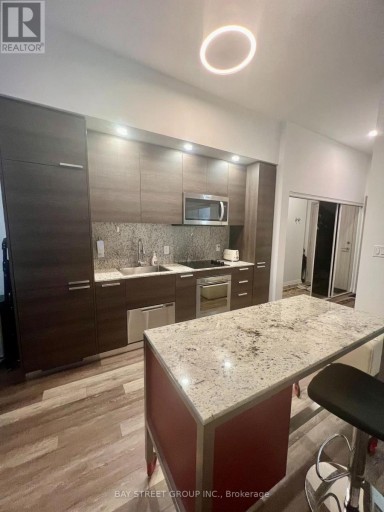 102 - 75 CANTERBURY PLACE, Toronto (Willowdale West), Ontario, M2N2N1