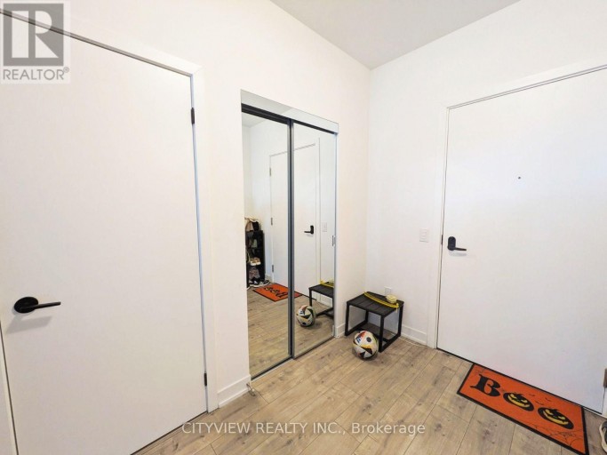 602 - 220 MISSINNIHE WAY, Mississauga (Port Credit), Ontario, L5H0A9