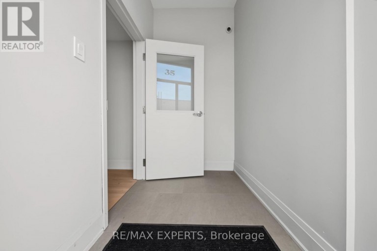 35 - 400 CREDITSTONE ROAD, Vaughan (Concord), Ontario, L4K3Z3