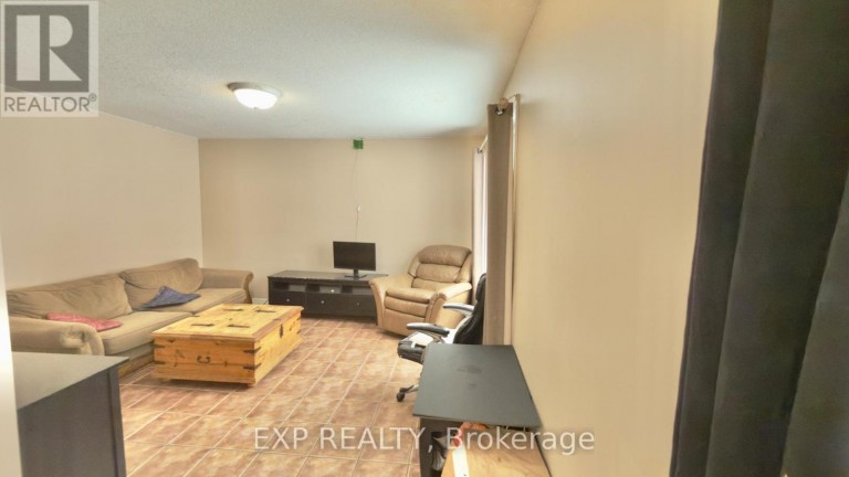 16 MARSHALL STREET, Waterloo, Ontario, N2J2T2