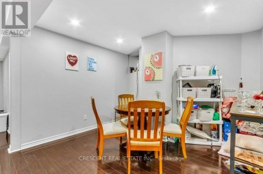 LOWER - 83 MADISON AVENUE Toronto (Annex) Ontario photo 13