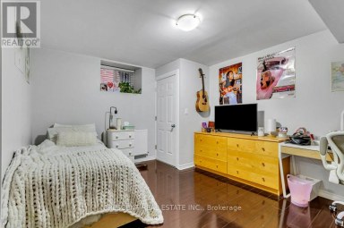 LOWER - 83 MADISON AVENUE Toronto (Annex) Ontario photo 19