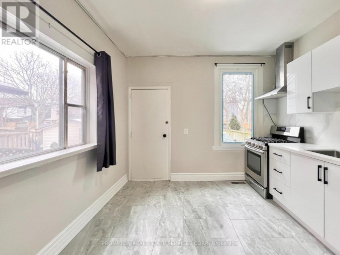 17 WINNIFRED AVENUE, Toronto (South Riverdale), Ontario, M4M2X2