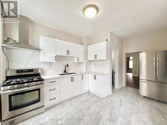 17 WINNIFRED AVENUE, Toronto (South Riverdale), Ontario, M4M2X2