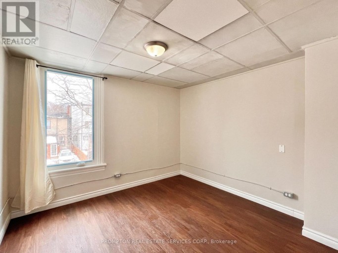 17 WINNIFRED AVENUE, Toronto (South Riverdale), Ontario, M4M2X2