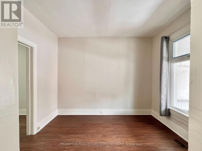 17 WINNIFRED AVENUE, Toronto (South Riverdale), Ontario, M4M2X2