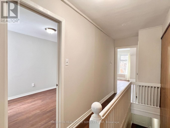 17 WINNIFRED AVENUE, Toronto (South Riverdale), Ontario, M4M2X2