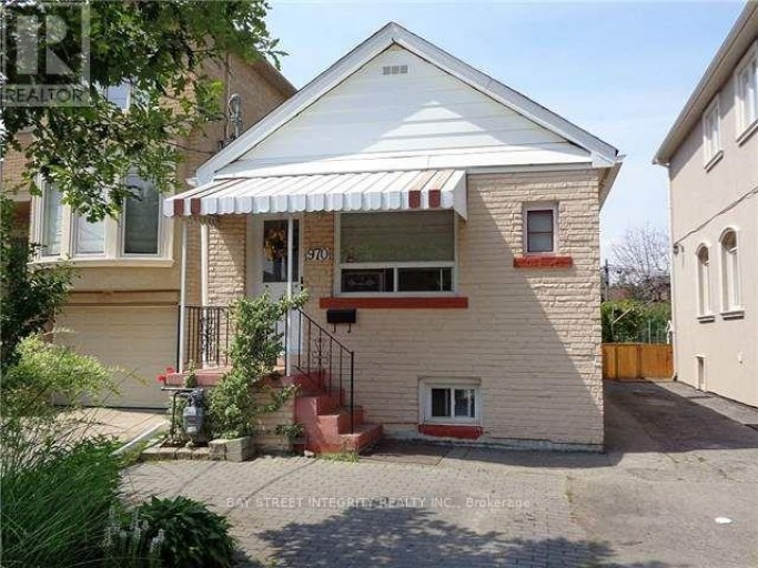 970 BRIAR HILL AVENUE, Toronto (Briar Hill-Belgravia), Ontario, M6B1M3