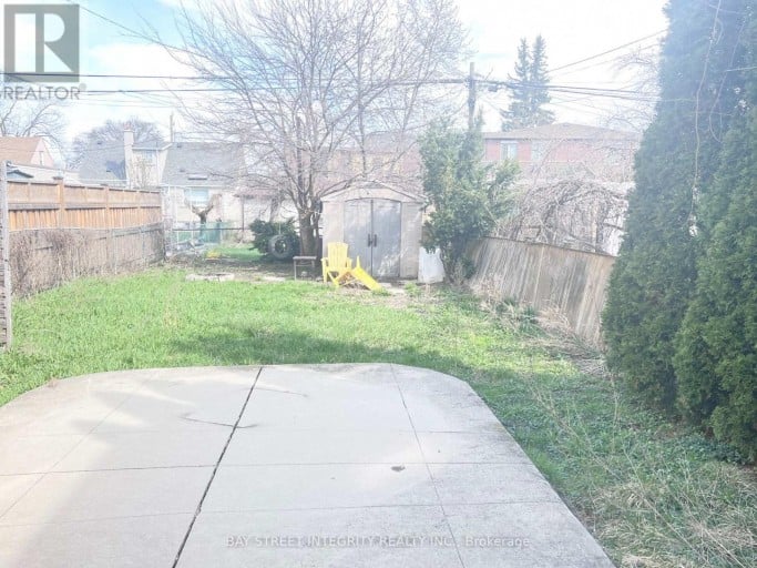 970 BRIAR HILL AVENUE, Toronto (Briar Hill-Belgravia), Ontario, M6B1M3