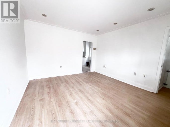 970 BRIAR HILL AVENUE, Toronto (Briar Hill-Belgravia), Ontario, M6B1M3