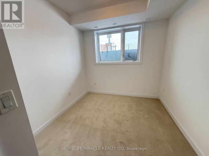 L8 - 40 PALACE STREET, Kitchener, Ontario, N2E3Z4
