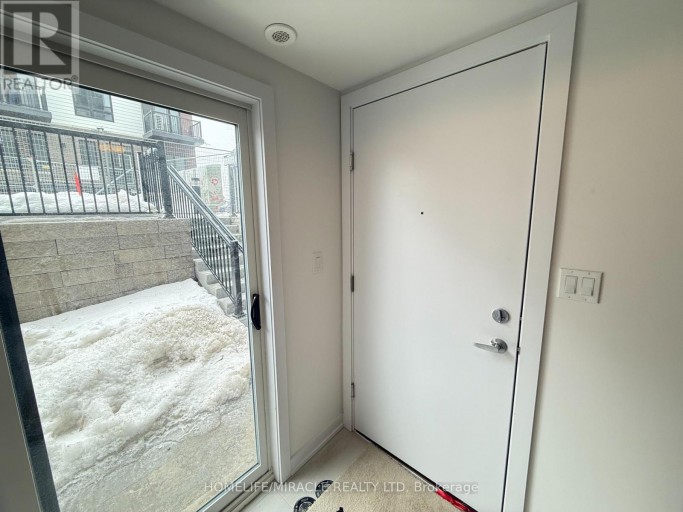 L8 - 40 PALACE STREET, Kitchener, Ontario, N2E3Z4