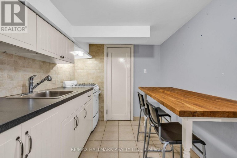 65 KIRKNEWTON ROAD, Toronto (Caledonia-Fairbank), Ontario, M6E3X9