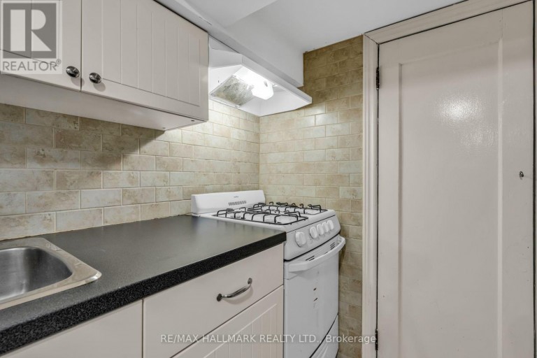 65 KIRKNEWTON ROAD, Toronto (Caledonia-Fairbank), Ontario, M6E3X9