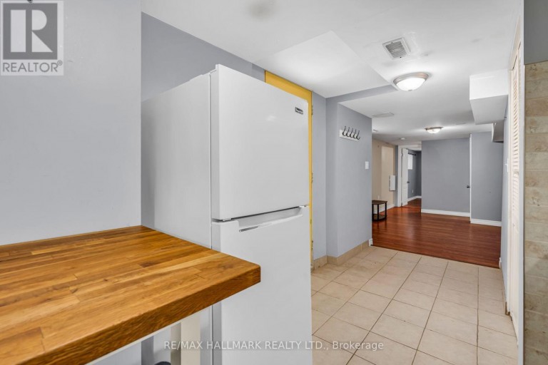 65 KIRKNEWTON ROAD, Toronto (Caledonia-Fairbank), Ontario, M6E3X9