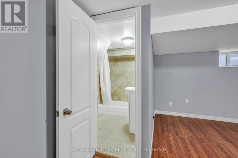 65 KIRKNEWTON ROAD, Toronto (Caledonia-Fairbank), Ontario, M6E3X9