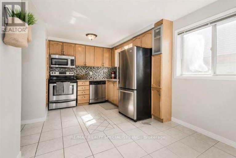 110 STEELES CRESCENT, Cambridge, Ontario, N1R8C4