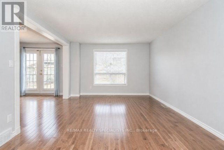 110 STEELES CRESCENT, Cambridge, Ontario, N1R8C4