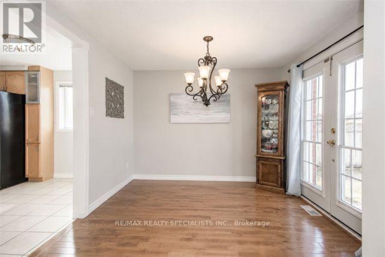 110 STEELES CRESCENT, Cambridge, Ontario, N1R8C4