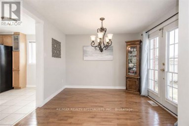 110 STEELES CRESCENT Cambridge Ontario photo 4