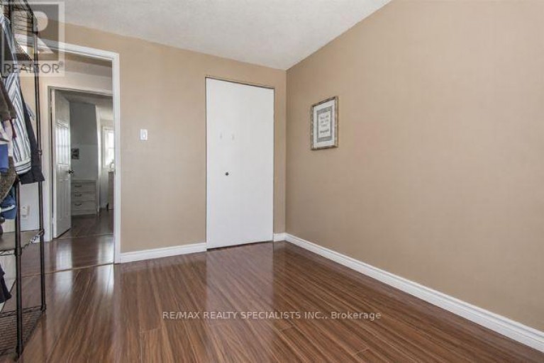 110 STEELES CRESCENT, Cambridge, Ontario, N1R8C4