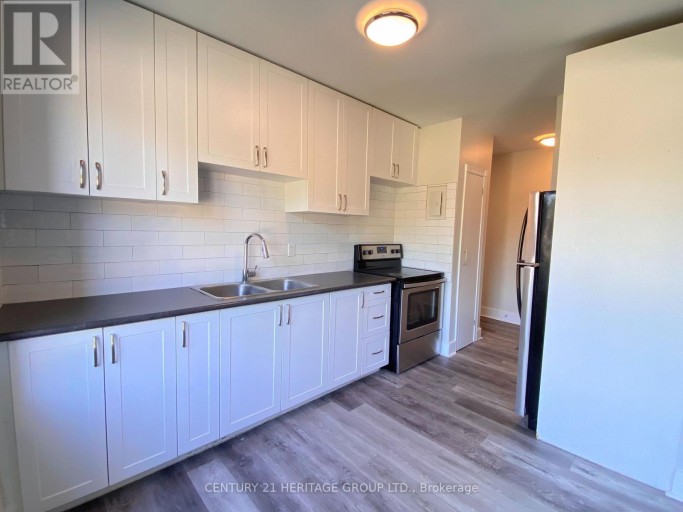 3 - 174 GROVE STREET E, Barrie (Wellington), Ontario, L4M2P7