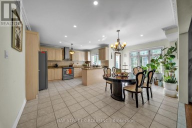 384 SPRUCE GROVE CRESCENT Newmarket (Woodland Hill) Ontario photo 1