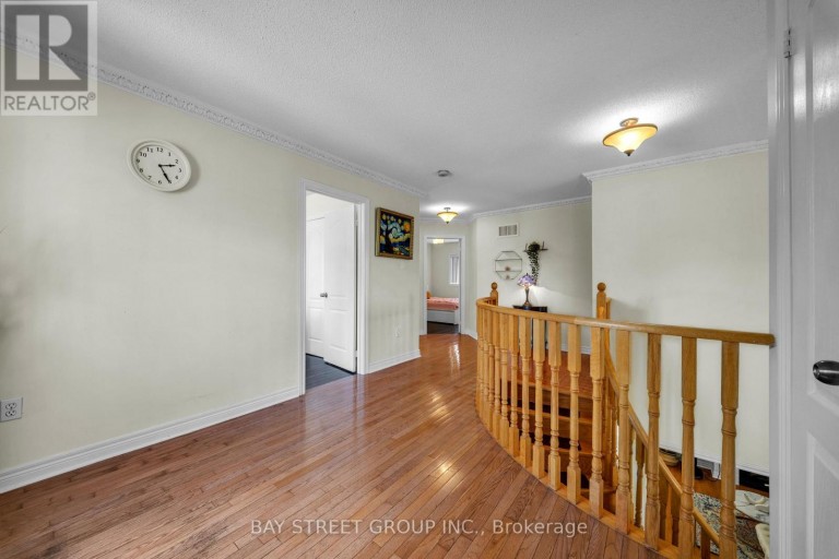 384 SPRUCE GROVE CRESCENT, Newmarket (Woodland Hill), Ontario, L3X2X3