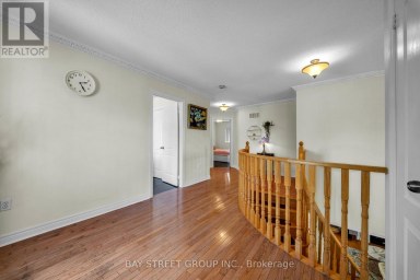 384 SPRUCE GROVE CRESCENT Newmarket (Woodland Hill) Ontario photo 13