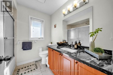 384 SPRUCE GROVE CRESCENT Newmarket (Woodland Hill) Ontario photo 14