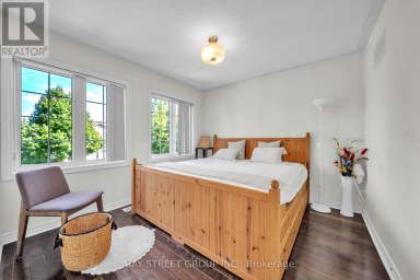 384 SPRUCE GROVE CRESCENT Newmarket (Woodland Hill) Ontario photo 17