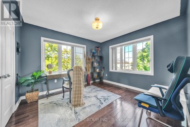 384 SPRUCE GROVE CRESCENT Newmarket (Woodland Hill) Ontario photo 18