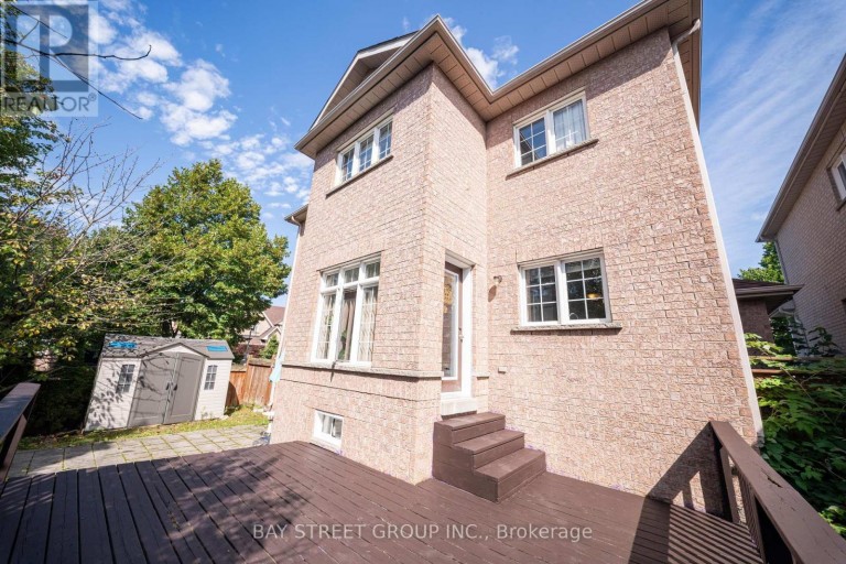384 SPRUCE GROVE CRESCENT, Newmarket (Woodland Hill), Ontario, L3X2X3