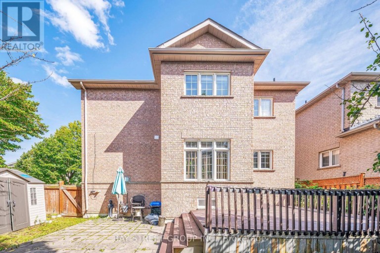 384 SPRUCE GROVE CRESCENT, Newmarket (Woodland Hill), Ontario, L3X2X3