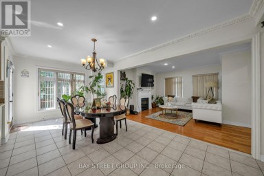 384 SPRUCE GROVE CRESCENT Newmarket (Woodland Hill) Ontario photo 3