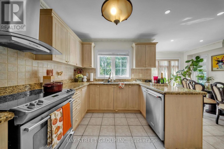384 SPRUCE GROVE CRESCENT, Newmarket (Woodland Hill), Ontario, L3X2X3