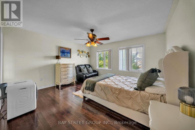 384 SPRUCE GROVE CRESCENT, Newmarket (Woodland Hill), Ontario, L3X2X3