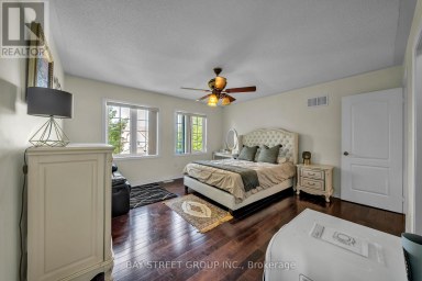 384 SPRUCE GROVE CRESCENT Newmarket (Woodland Hill) Ontario photo 8