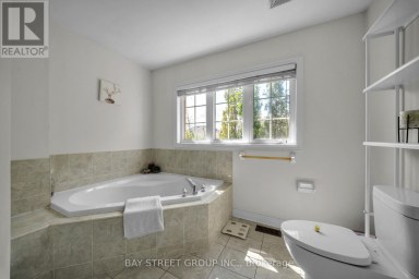 384 SPRUCE GROVE CRESCENT Newmarket (Woodland Hill) Ontario photo 9