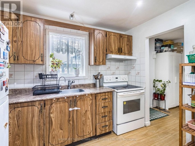 3 HALEY COURT, Brampton (Central Park), Ontario, L6S1N6