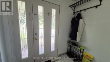UPPER - 71 GUNTON DRIVE Toronto (West Humber-Clairville) Ontario photo 6