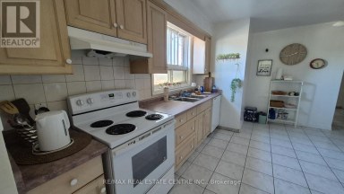 UPPER - 71 GUNTON DRIVE Toronto (West Humber-Clairville) Ontario photo 7